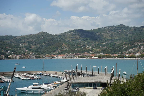 Θέα από το λιμάνι του Sapri — Φωτογραφία Αρχείου