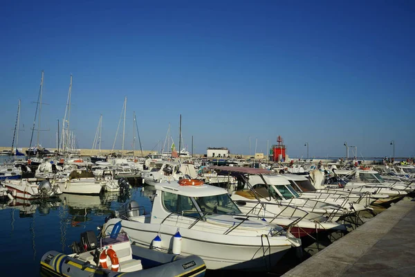 Puerto turístico de Crotone, Calabria - Italia —  Fotos de Stock