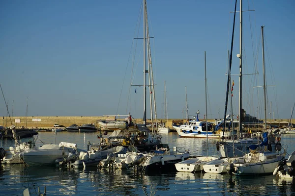 Porto turístico de Crotone, Calábria - Itália — Fotografia de Stock