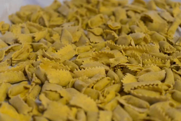 Typische Pasta der Langhe: agnolotti — Stockfoto