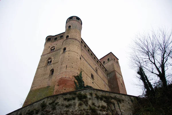 Zamek w Serralunga d'Alba, Piemont - Włochy — Zdjęcie stockowe