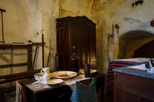Eski köylü Matera, Basilicata - İtalya konut — Stok fotoğraf