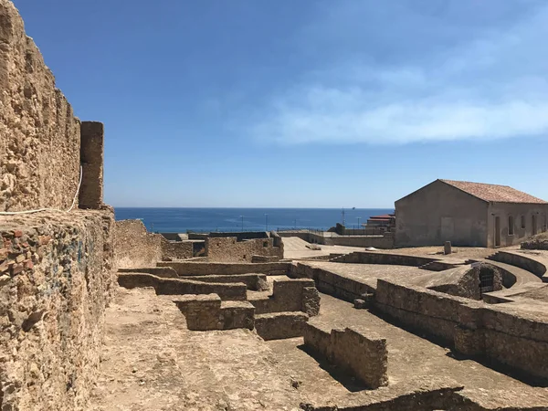 Burg von carlo v, crotone — Stockfoto