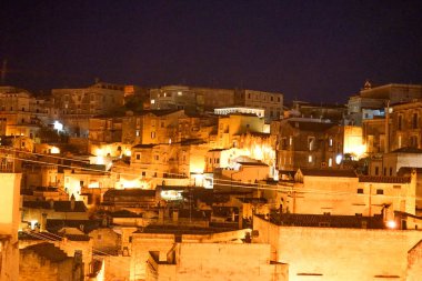 Matera taşlarına bak