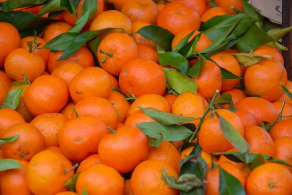 Some mandarins on sale at the market — Stock Photo, Image