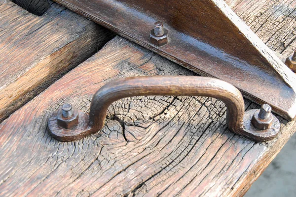 An iron handle on a wooden board — Stock Photo, Image