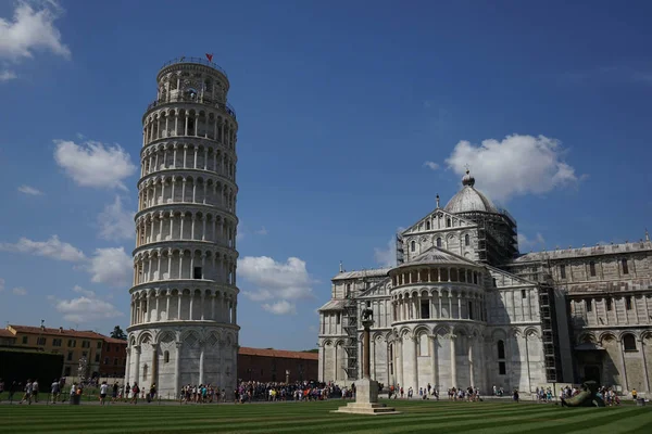 Torre inclinada y Catedral de Pisa, Toscana - Italia — Foto de Stock