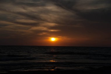 Carloforte Denizi üzerinde günbatımında