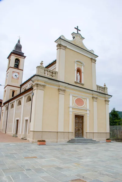 Iglesia Parroquial de Torre Bormida — Foto de Stock