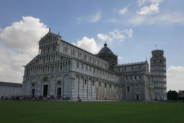 Torre inclinada y Catedral de Pisa, Toscana - Italia — Foto de Stock