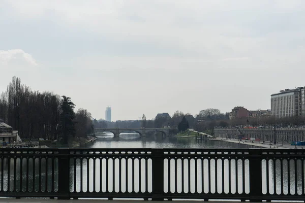 Italia, Torino - Fiume Po, marzo 2018 — Foto Stock