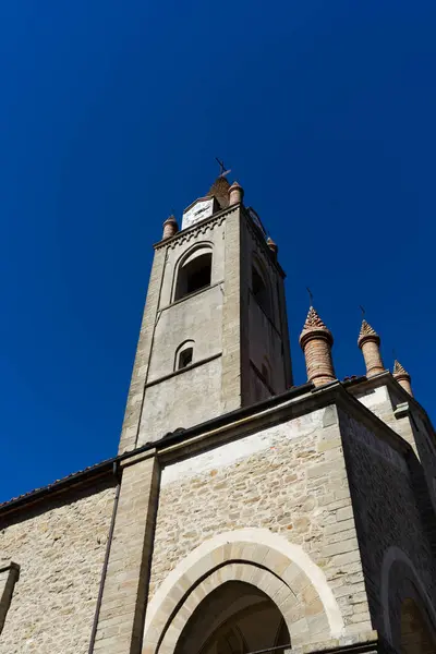 Igreja de San Giovanni Battista em Bossolasco, Piemonte - Itália — Fotografia de Stock
