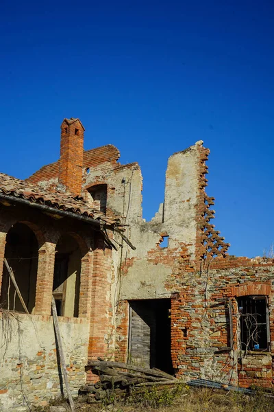 Casa abandonada arruinada — Foto de Stock