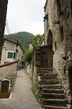 İtalya 'nın Liguria bölgesindeki Rocchetta Nervina Sitano köyünün manzarası