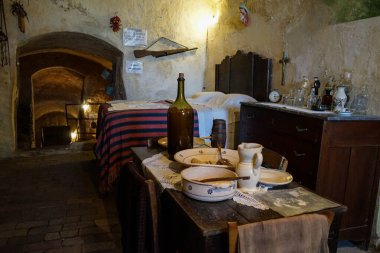 Matera, Basilicata, İtalya 'da bir mağara evinde.