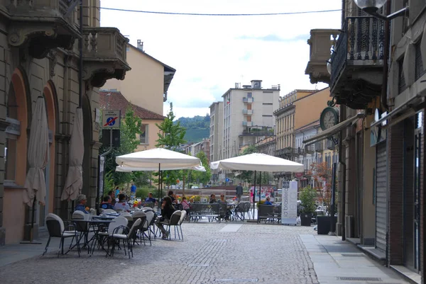 Vittorio EmaneleとPiazza Michele Ferrero 旧サヴォーナ広場 アルバの景色 ピエモンテ イタリア — ストック写真