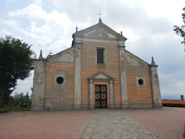 Die Kirche San Michele Arcangelo Mombarcaro Piemont Italien — Stockfoto