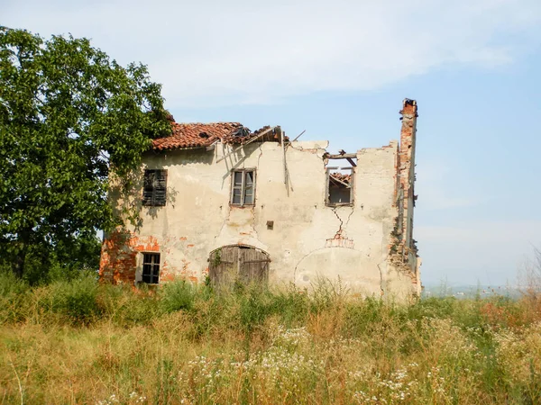 Een Oud Verlaten Huis Het Platteland Ruïnes — Stockfoto