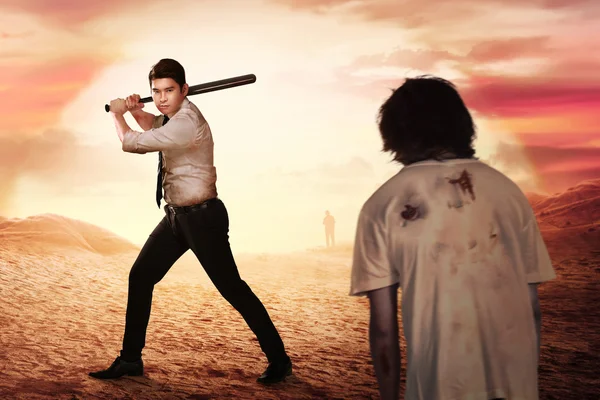 Asiatisk man med bat mot zombie — Stockfoto