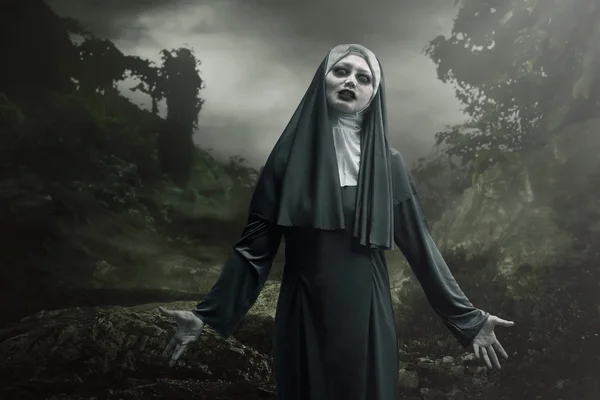무서운 악마 수녀 — 스톡 사진