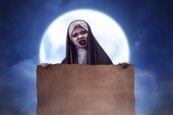 恐ろしい悪魔の修道女 — ストック写真