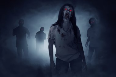 korkunç zombiler geceleri yürüyüş