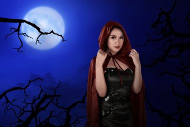 Genç Asyalı cadı kadın geceleri