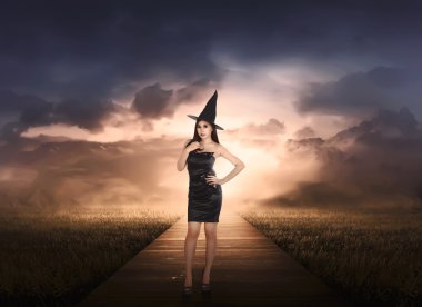 Asya cadı kadın siyah şapkalı