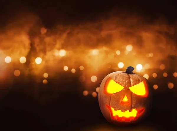 Calabaza de Halloween con luz — Foto de Stock