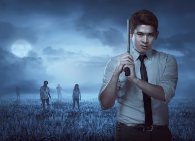 Gizli ajan elinde silah, hazır çekim zombi