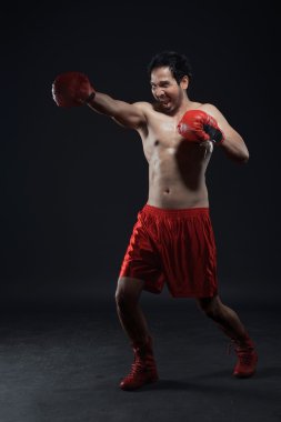 Eldiven ifadelerle Asya erkek boxer