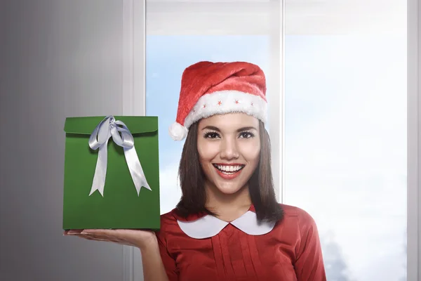Happy beautiful christmas asian woman with green gifts — Stock Photo, Image