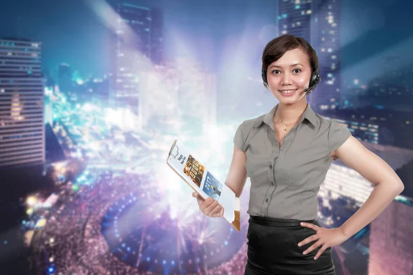 Presenter wearing headset and reporting — Stock Photo, Image