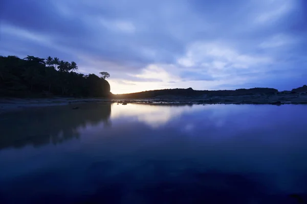 Sawarna stenig strand — Stockfoto