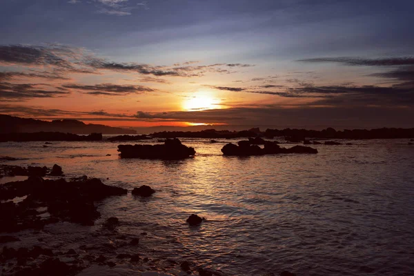 Sawarna praia rochosa — Fotografia de Stock