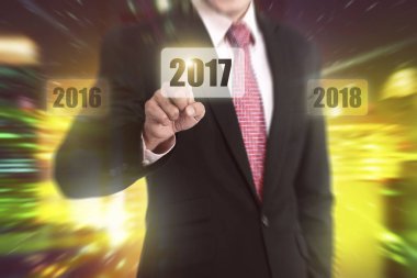 İşadamı el 2017 düğmesine dokunmak