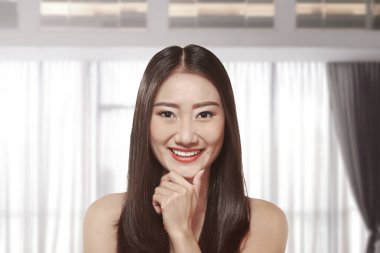 Güzel Asyalı kadın