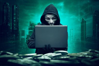 hacker holding dizüstü