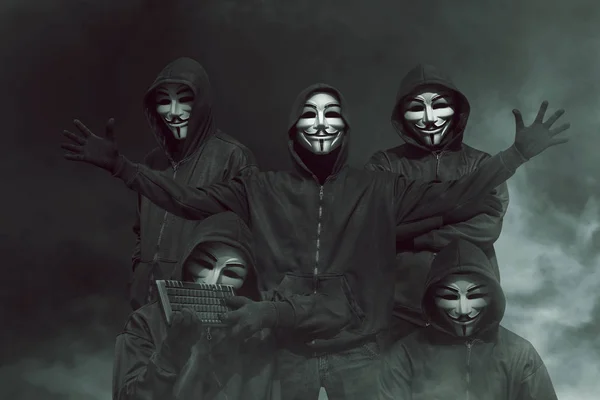 klavye ile maskeli hacker