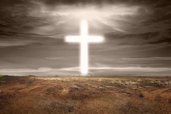 Hell geformtes Kreuz am Himmel — Stockfoto