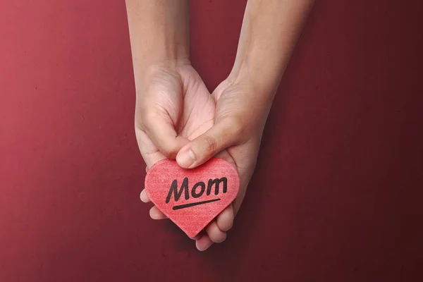 People hand holding red heart with Mother's Day message — Stock Photo, Image