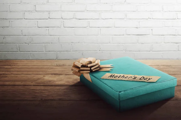 Zielone pudełko z złote wstążki na dzień matki — Zdjęcie stockowe