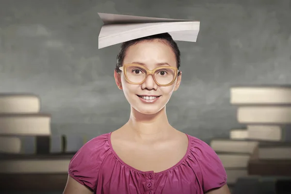 Joven asiático mujer estudiante — Foto de Stock