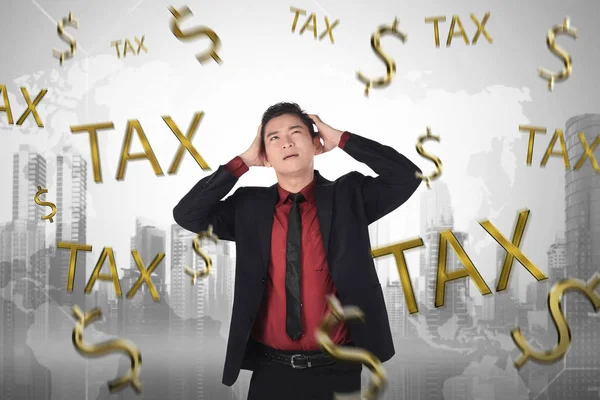 Asiático empresário com sinal de imposto — Fotografia de Stock