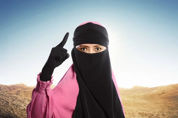 Asiatische muslimische Frau im Hijab — Stockfoto