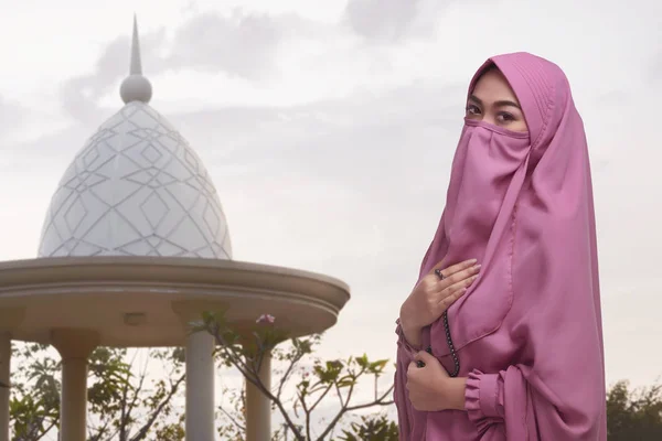 Religioso asiático muçulmano mulher — Fotografia de Stock