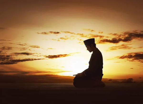 Muslim pria berdoa — Stok Foto