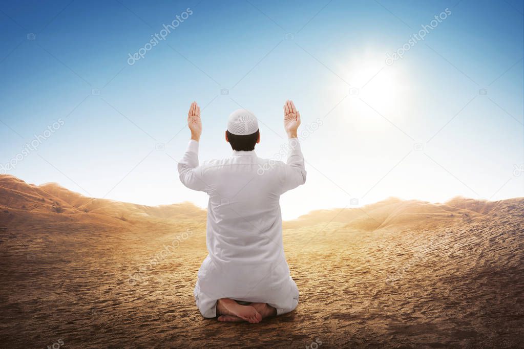 asian muslim man sitting and praying