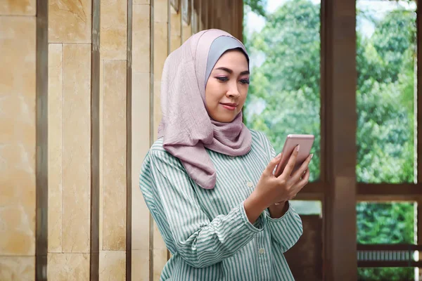 Mujer musulmana asiática — Foto de Stock