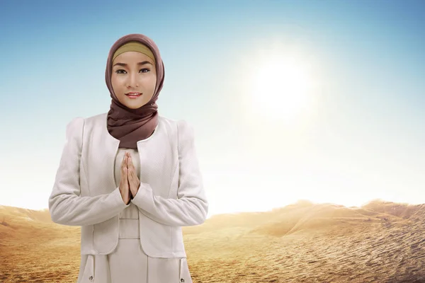 Giovane donna musulmana asiatica — Foto Stock